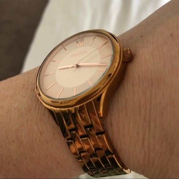 Rose Gold Fossil Watch - Picture 2 of 8